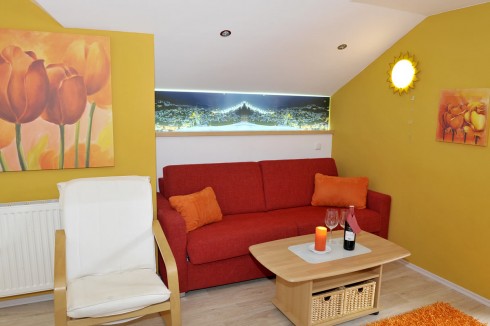 Bequeme Couch für gemütliche Stunden im Urlaub in Schladming
